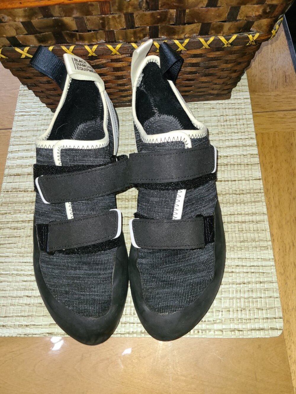 Men's Momentum Climbing Shoes Size M10/W11 Color Black & White - Picture 7 of 8